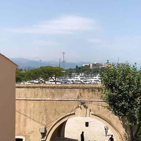 Old Antibes, One Bed App, In Front Of The Port! شقة *