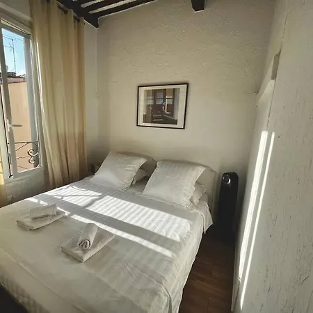 Old Antibes, One Bed App, In Front Of The Port! Antibes