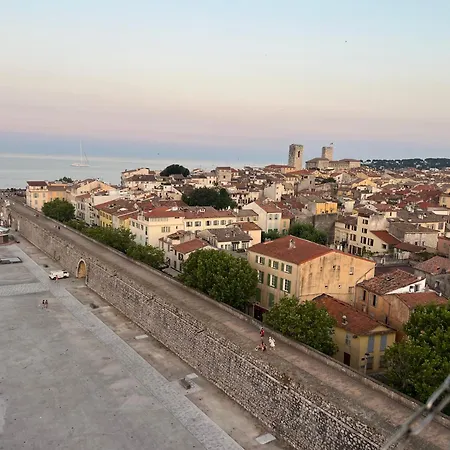 Old Antibes, One Bed App, In Front Of The Port!